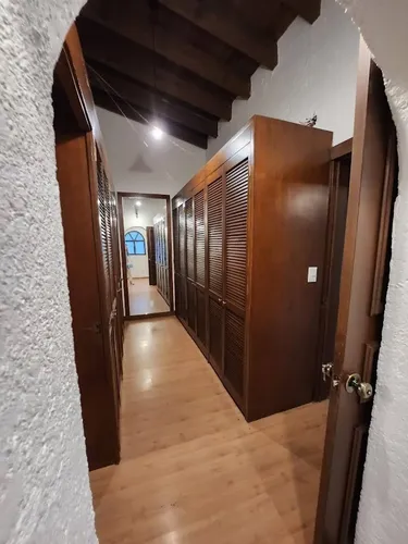 Casa Venta, Con Departamento O Estudio Independiente. 10 Estacionamientos.