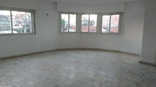 Imagen 2 de 12 de Local En Esquina Con Vivienda De 3 Ambientes, 3 Baños, Toilette,7 Despachos.