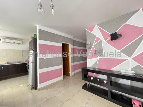 Casa En Alquiler Amoblada Bien Ubicada Con Agua Constante Seguridad 3 Habitaciones 3 Baños Lista Para Mudarse Nela 25-14786
