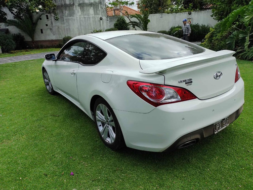 Hyundai Genesis 2011 3.8 Coupe 300cv 6mt