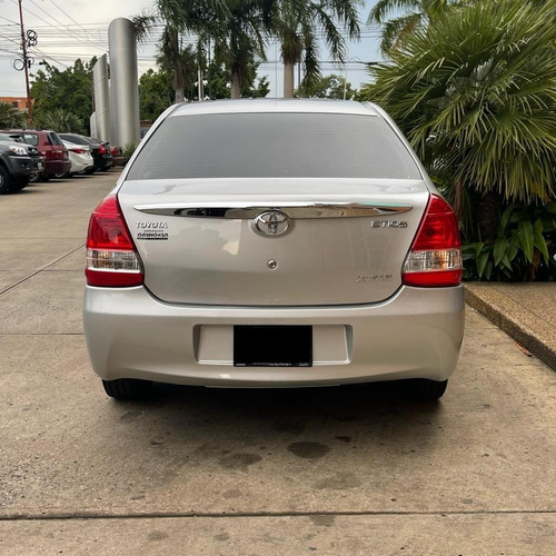 Imagen 3 de 9 de Toyota Etios