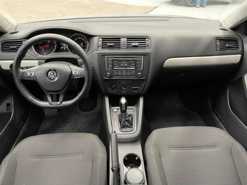 Imagen 8 de 12 de Volkswagen Jetta 2016 2.5 Comfortline At