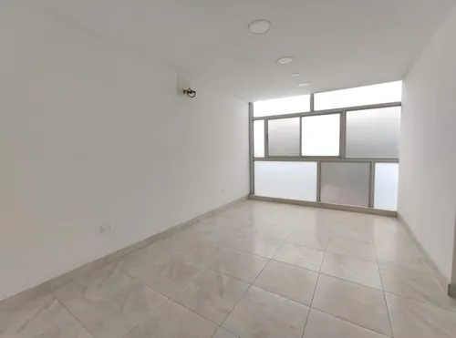Oficina En Arriendo En Latino. Cod A17331