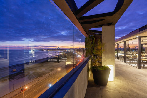 Venta De Monoambiente Con Renta, Lindo Espacio Externo, Exclusivo De La Unidad, Torre Arenas, Rambla De Malvín.