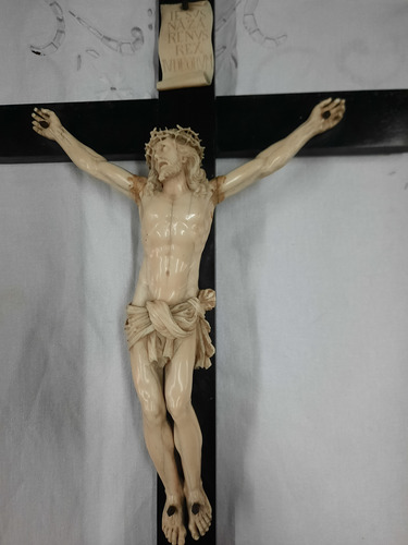 Crucifijo De Material Noble (Usado)