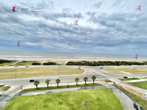 Alquiler Temporal Frente Al Mar De 3 Dormitorio En Edificio Tiburon Iii Punta Del Este