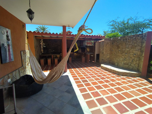 Venta/posada Casa/el Yaque/300mts Construccion /tref300000