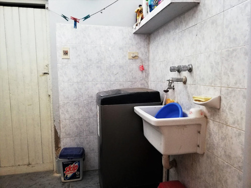 Casa En Venta De 3 Dormitorios Y Cochera-la Plata