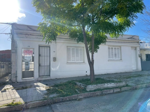 Edificio De 5 Apartamentos Y 2 Casas En Jaime Cibils Y Emilio Raña Oportunidad!!!!!!!