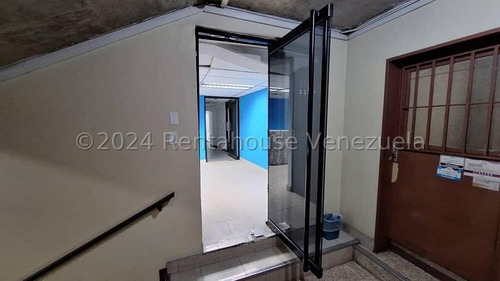 Excelente Oportunidad De Alquilar Una Amplia Oficina En La Urbina, Mls #25-3192