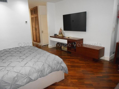 Imagen 9 de 12 de Casa En Venta En La Castellna 22-10485 Caro Fermoso 0424-2083128