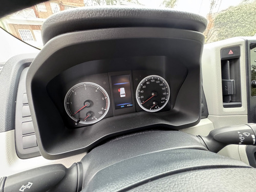 Toyota Hiace 2.8 Tdi Furgón 6at L2h2 3a 5p