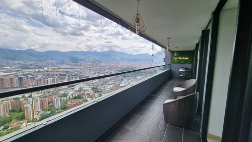 Apartamento Con Amplio Balcón En Las Palmas Para La Venta