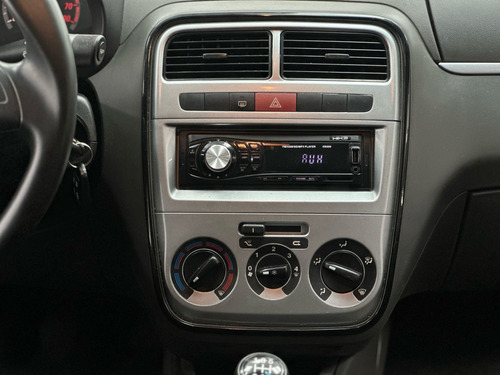 Fiat Punto 1.4 8V FLEX 4P MANUAL