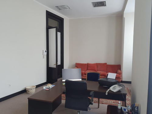 Imagen 9 de 26 de Sarandi Entre Juncal Y B Mitre, Gran Oficina De 300m2 Totalmente Reciclada!!