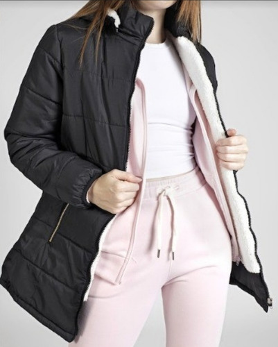 Campera De Abrigo Con Corderito Adentro Capucha Y Bolsillos