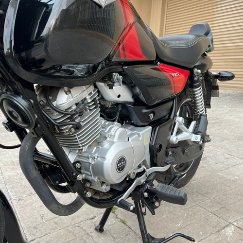 Bajaj V15