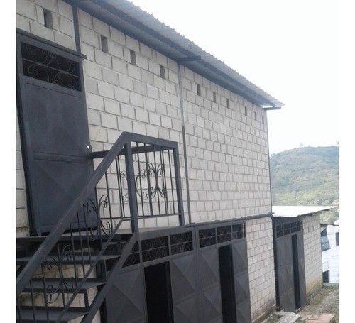 Imagen 2 de 18 de Galpón Nuevo En El Mirador