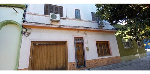 Preciosa Casa Sobre Carabelas, En 2 Plantas, Con Garage Y Fondo. 