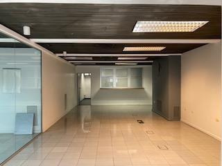 Imagen 7 de 12 de Importante Local Comercial Con Oficinas En El Centro De Avellaneda