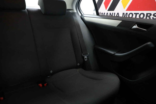 Imagen 10 de 15 de Volkswagen Jetta 2017 4p Trendline L5/2.5 Man