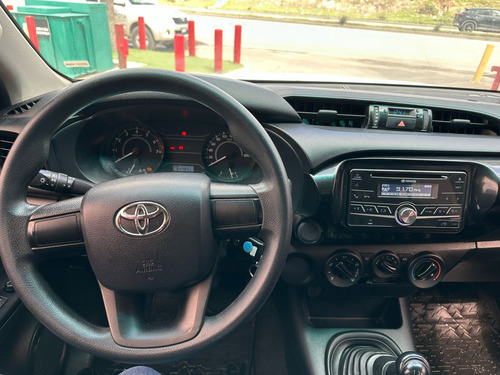 Toyota Hilux 2.7 Cabina Doble Sr Mt
