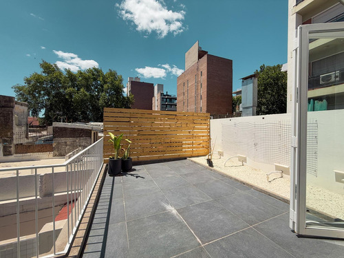 Casa De Pasillo Con 3 Dormitorios Más Quincho Y Terraza Con Parrillero
