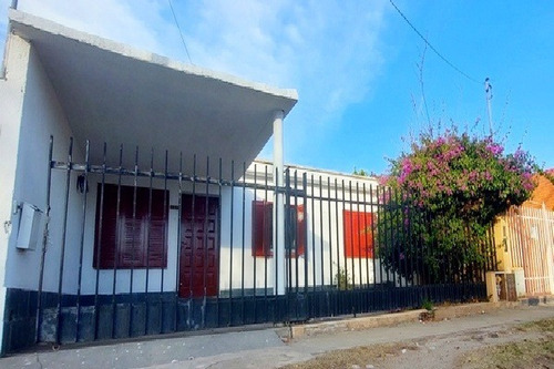 Vendo O Permuto Casa De 3 Dormitorios. San Luis. Capital