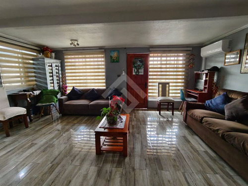 Casa En Venta De 5 Dorm. En Maipú