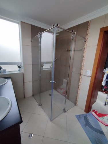 Imagen 3 de 10 de Puertas De Vidrio Para Duchas Y Divisiones De Área