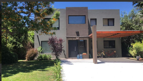 Casa Con Muy Buena Ubicación En Altos De Hudson I