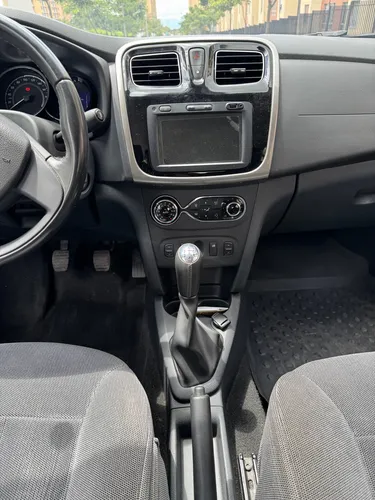 Renault Logan 1.6 Privilege / Intens