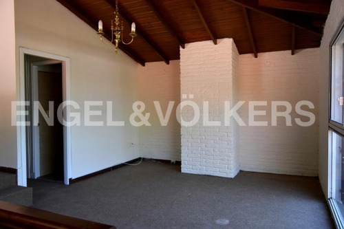 Casa En Venta En Carrasco Con Piscina
