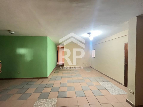 Apartamento En La Av Jacinto Lara, Punto Fijo, Falcón