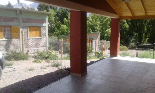 Casa En Venta - 3 Dormitorios 2 Baños - Galpón - 3.000mts2 - Uspallata, Mendoza