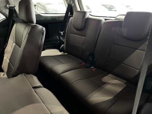 Toyota Hilux SW4 2.7 SR 7 LUGARES 4X2 16V