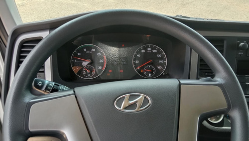 Imagen 8 de 11 de Hyundai Ex100 Cabinado