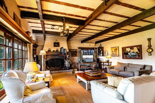 Oportunidad De Venta Casa A Una Cuadra Del Mar- Ref: 836