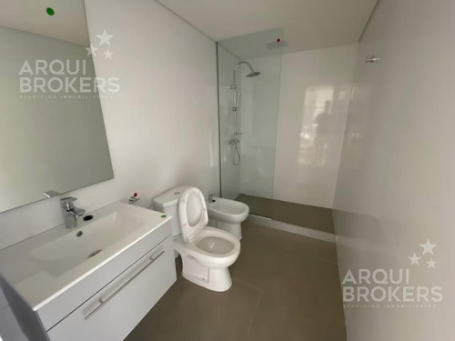Apartamento De 3 Dormitorios En Venta En Centro