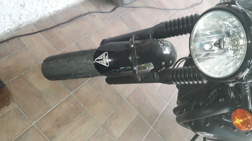 Motocicleta Triumph Boneville T100 Black