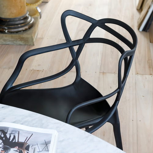 Kit 4 sillas de comedor Allegra Berrini apilables con estructura negra y asiento negro