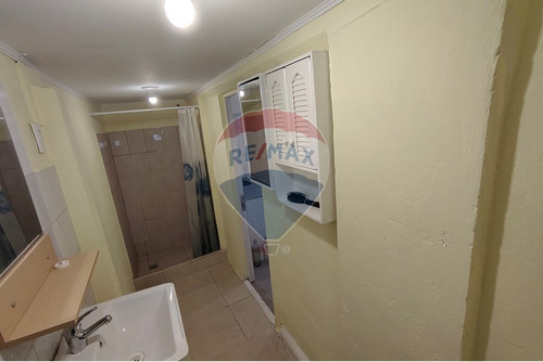 Casa Con Amplio Jardín Y Buena Conectividad