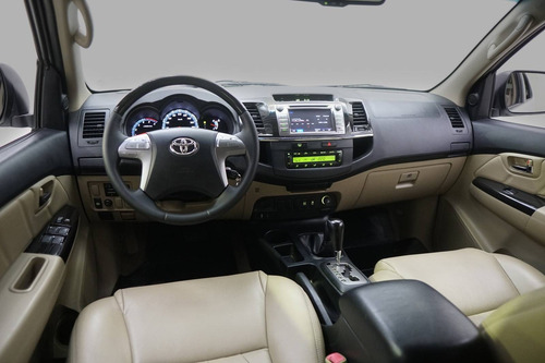 Toyota Hilux Sw4 3.0 Srv 4x4 7 Lugares 16v Turbo