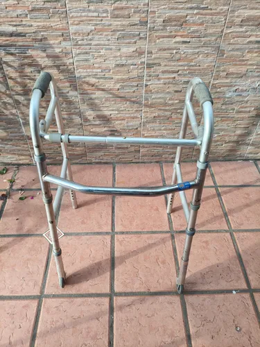 Alquiler De Andadores, Muletas, Bastones Y Sillas De Ducha (Usado)