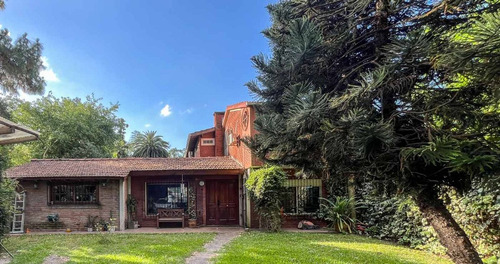Venta Casa 6 Ambientes C/dep. Barrio Los Jazmines