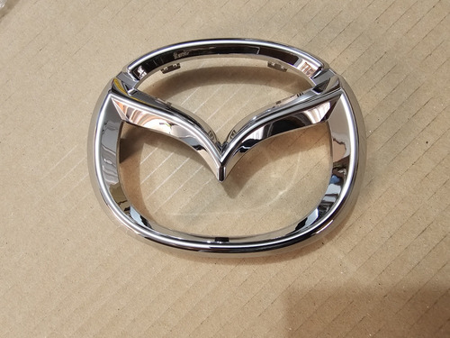 Emblema Delantero Mazda 2 Mide 12,5×19 2019-21 Original (Usado)