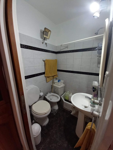 Imagen 15 de 21 de Casa 3 Amb + 2 Departamentos! En Block! Ideal Inversor