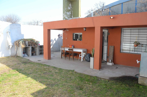 Imagen 8 de 17 de Casa Con Salón Comercial En Venado Tuerto