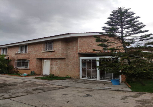 Ado Asein2312 Vende Hermosa Casa En La Urbanización  Guataparo, Valencia Edo. Carabobo