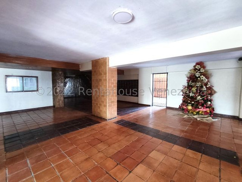 Imagen 4 de 30 de Apartamento En Venta En El Centro De Cabudare Cuenta Con 3 Habitaciones, 2 Modernos Baños, Iluminados Espacios De Sala Y Comedor, Cocina Iluminada Y Área De Lavandería Gabriela C.